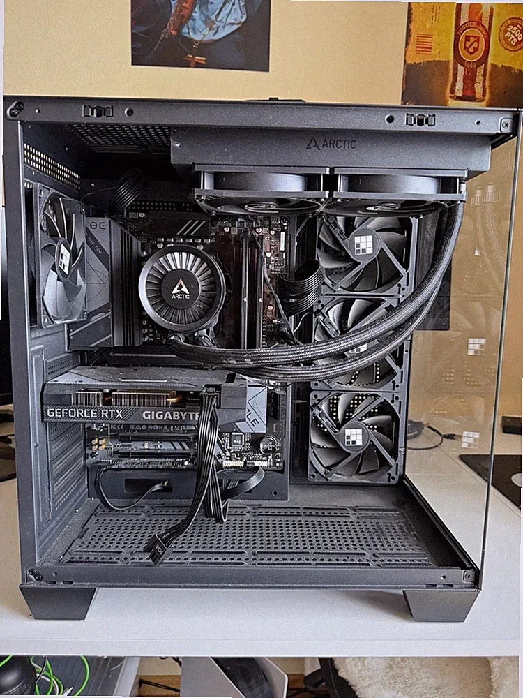 ARCTIC Gaming Desktop Tower PC mit AIO-Wasserkühlung, GeForce RTX, Schwarz