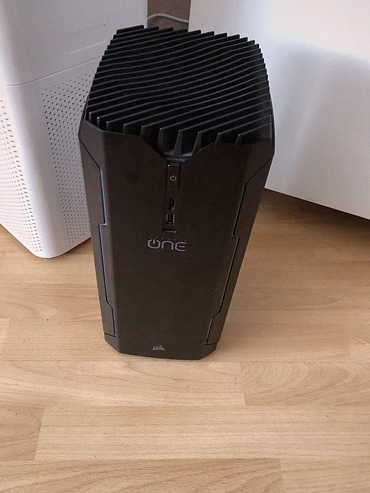 Corsair ONE Gaming Gamer PC mit Intel i7 / GTX 1070 8GB / Wasserkühlung RTX ROG