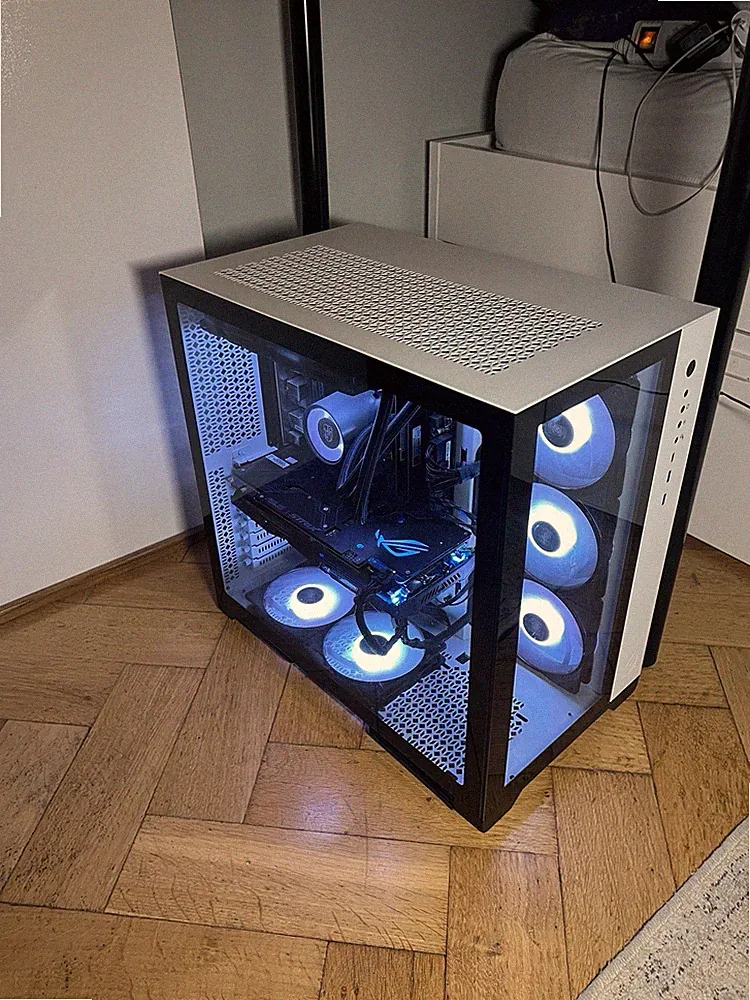 Gaming Pc mit Rgb und Wasserkühlung