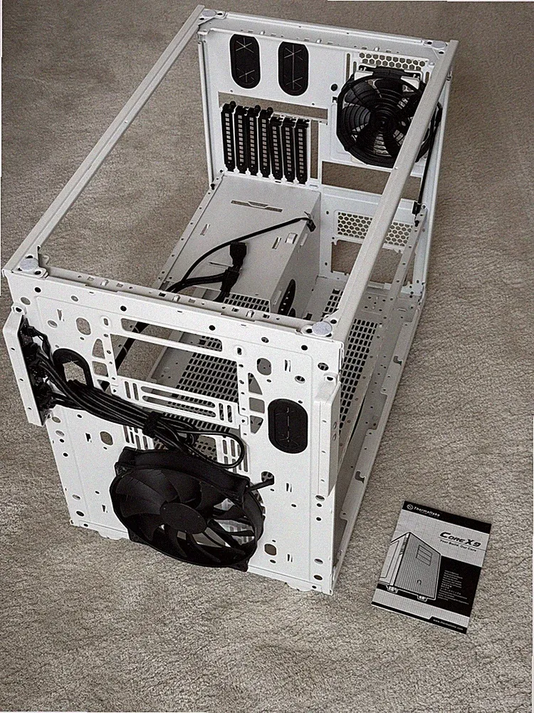 Thermaltake Core X9 Weiß Snow Cube Case PC Gehäuse (geeignet für Wasserkühlung)